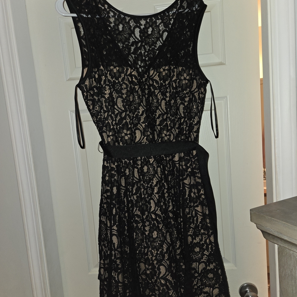 Chic Black Lace Midi Dress